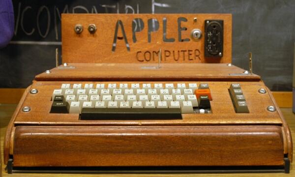 GuardianUS's tweet photo. We look back at 30 years of the Apple Macintosh (Photo: Ed Uthman/CC-BY-SA) http://t.co/NqarBnhKTp http://t.co/kNncsjDJwm