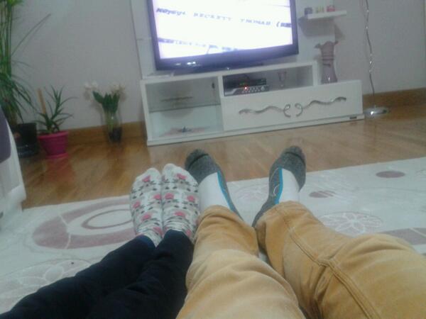 gamzeincesu2's tweet photo. aşkımla yerde film izleme keyfi bi bambaşka <3 http://t.co/CnfQIilctC