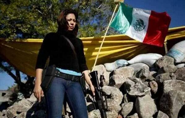 LosAutodefensas's tweet photo. #Michoacan no solo de Hombres valientes , también de Mujeres , Adelitas del siglo XXI http://t.co/cR7C5PkR8f http://t.co/5OvpjkYSMB
