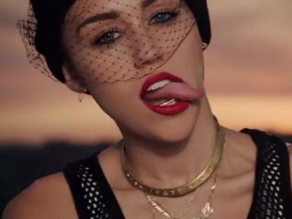 DemonsRunRPG's tweet image. Desiree Posey|Hunter|Will Shag anything with a pulse| FC: Miley Cyrus|OPEN