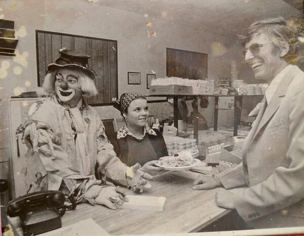 ClownPix's tweet photo. Clown dining at lunch counter for non-clowns, Alabama, 1962 http://t.co/pFlQMrhDCx