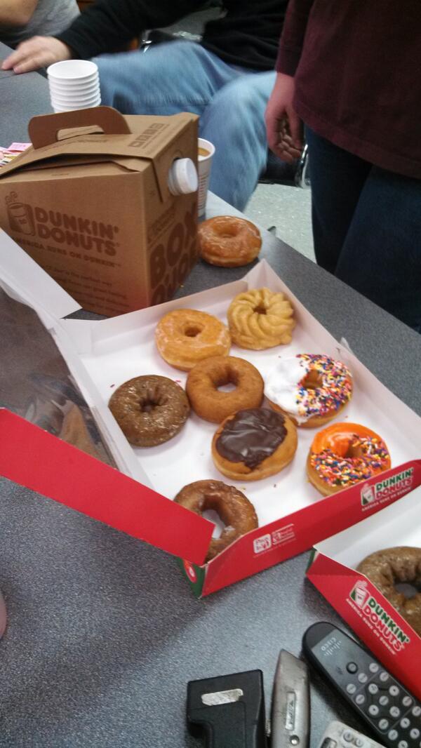 mutterinjaniter's tweet image. @RichHeppner wins Janitor of the month for providing donuts and coffee today. #ourhero #ProfKelly