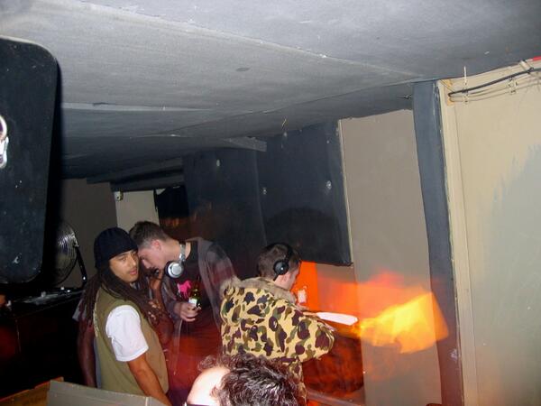 kowalsky's tweet photo. Mala, Scream e Youngsta na Forward, reveillon de 2006 para 2007. http://t.co/JVWzcNQPZY