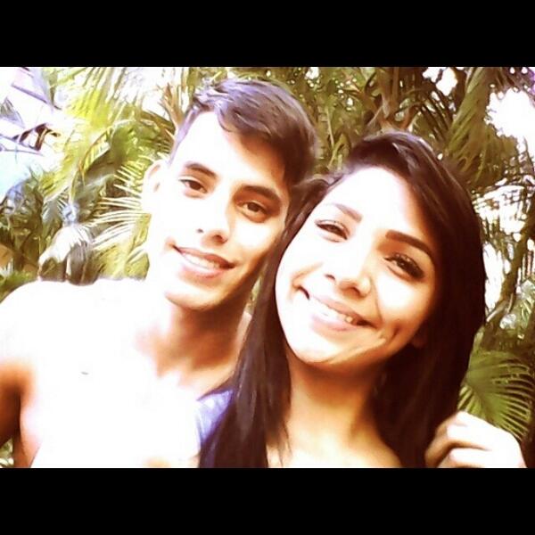 oriiana_16's tweet photo. a conciencia nuestra sonrisa son HERMOSAS♥ @Carlosvp19 http://t.co/epUxIsBmk2