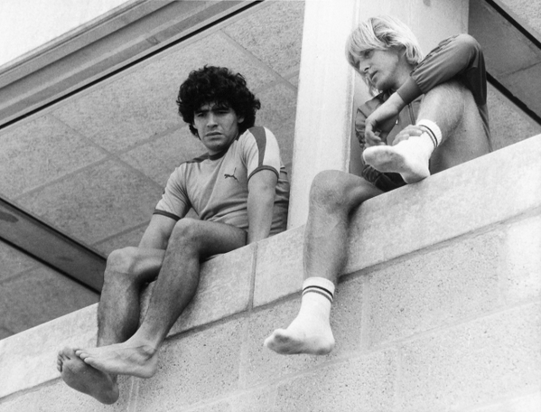 TodoBlauGrana's tweet photo. Diego Maradona y Bernd Schuster http://t.co/a2CxTFqOOE