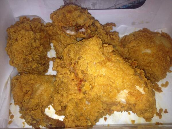 HitDatSpiff's tweet photo. Fried chicken fried chicken http://t.co/iIvg56EnJW