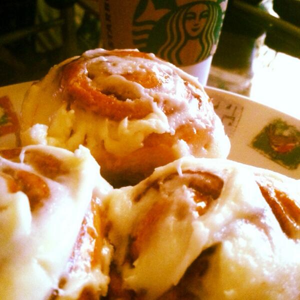 wiwivin's tweet photo. #fridate forever bookworm, cinnamon rolls and Starbucks with a book to read. #ForeverAdventurous http://t.co/ZpwjUrAzKK
