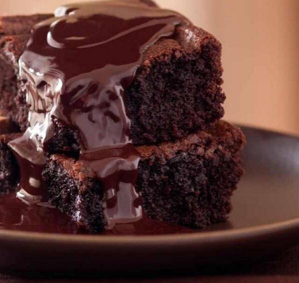 FooPorn's tweet photo. Chocolate Goodness http://t.co/fSc2191sSA
