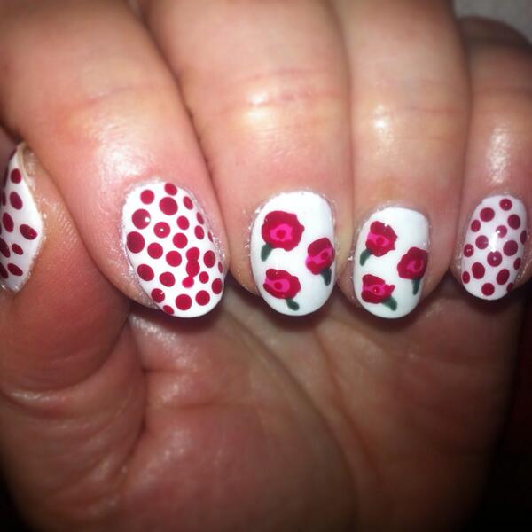 BOSTON7272's tweet photo. Pre-Valentine's nails! Love my job #nailart #shellac #flowers http://t.co/7A7JgPquUt