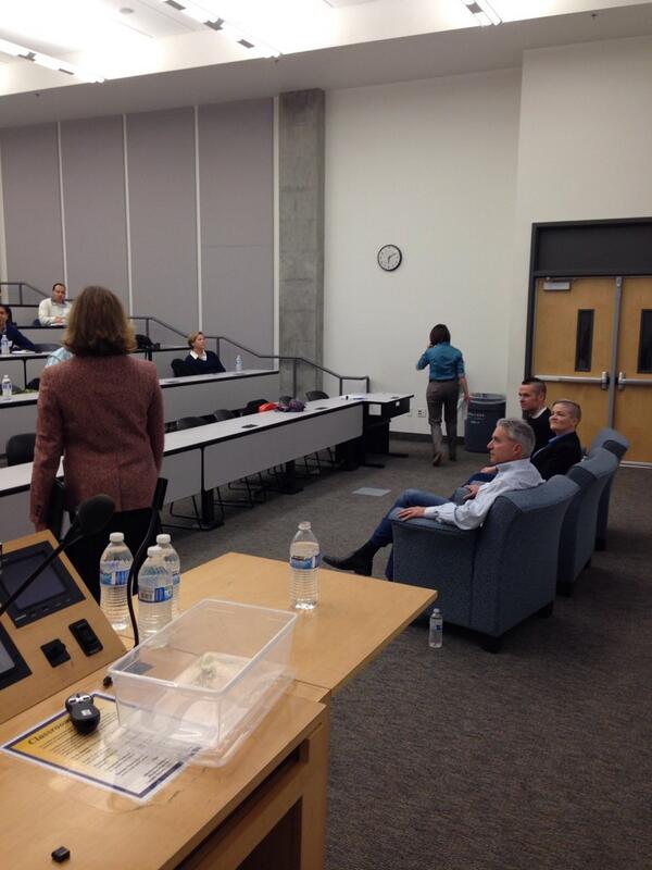 jtwarren's tweet photo. Behind the scenes at Start Smart. #uwbamba w/ @uwbmbaa http://t.co/vXHXntMVJR