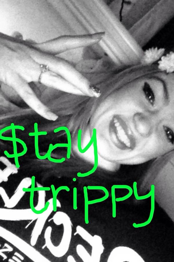 jessy_0415's tweet photo. $tay trippy 👽🌙🌸 #TheFamily #DragonGang http://t.co/iD0UrKnTx8