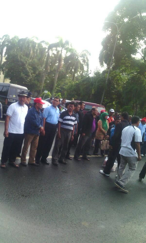 Upt depok Memprsiapkn pmbrgktn bntuan bncan bnjir ke kab.subang yg akan dilpas oleh wali kota dan kpl dinas pndidikan