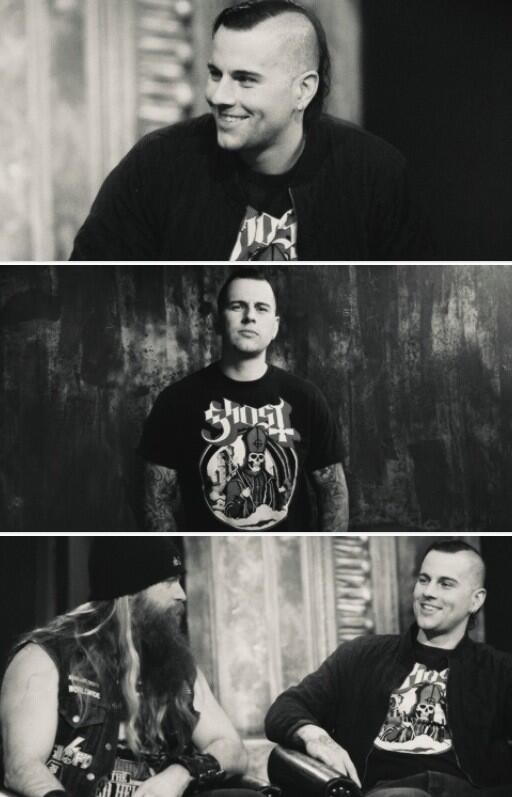 A7XUniverse's tweet image. Shads!