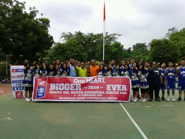 DBL_Palembang's tweet photo. Ini perfom dari Sma 17 palembang dancenya centil" banget tapi keren http://t.co/ojhR1kf2LS