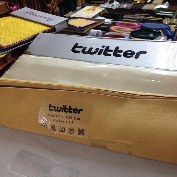 baru tau, twitter sekarang punya produk kain juga.. :))