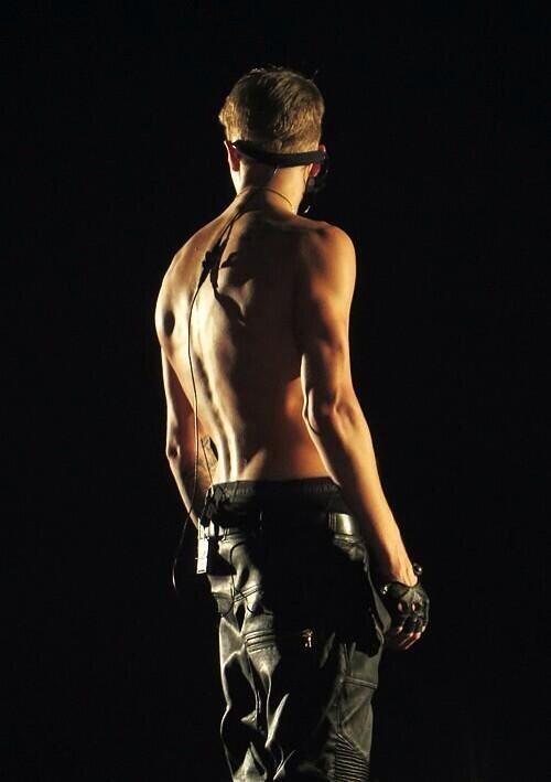 rarestheaven's tweet photo. “@kidrauhlsflames: QUOTE THIS AND SPAM ME WITH HOT JUSTIN.” http://t.co/kzNuqnUhml