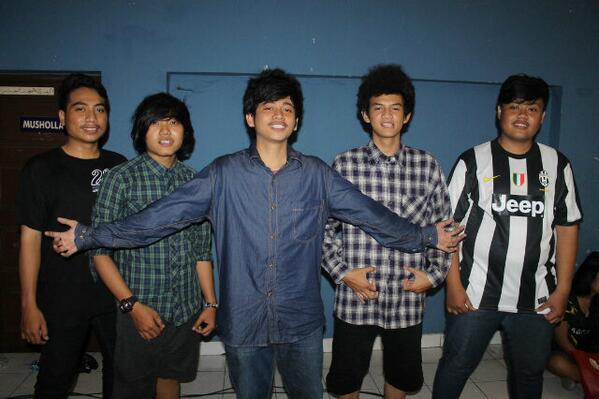 SITS_Official's tweet photo. nah ini line up 2012 - until die hehee http://t.co/wBdMOlQdAr