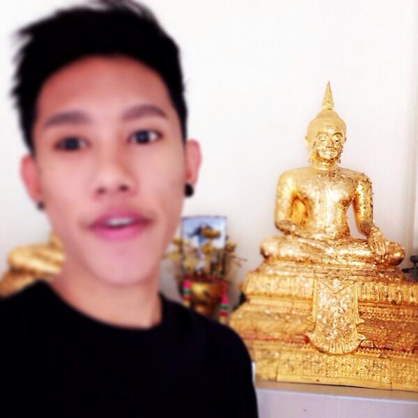 Oat_jessada's tweet photo. ทำบุญกันครัชชช 😇🙏 http://t.co/CF30VLokgA