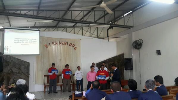 IsmaelBustamanT's tweet photo. @PrPabloCarbajal Compartiendo el tema del discipulado con lideres del Distrito Quevedo. http://t.co/TU5fjFquRP