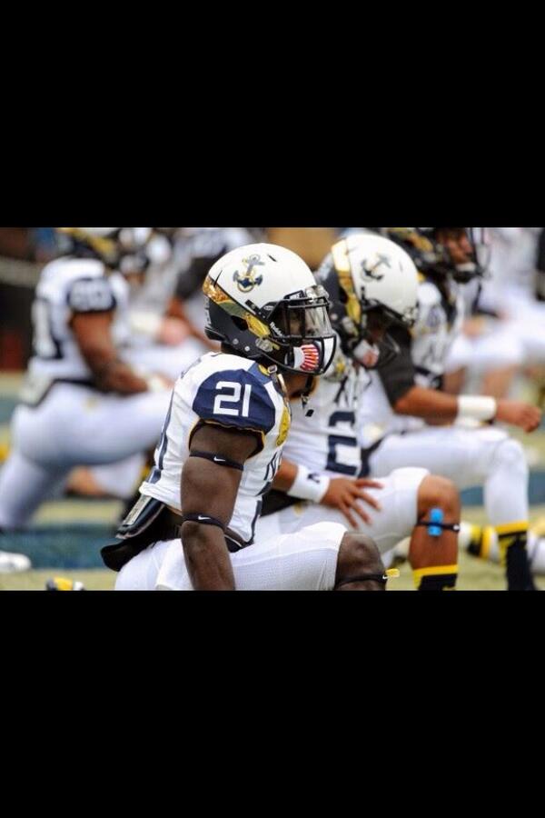 amazingcollege's tweet photo. Navy's sweet new uni's http://t.co/6abU746Oyh