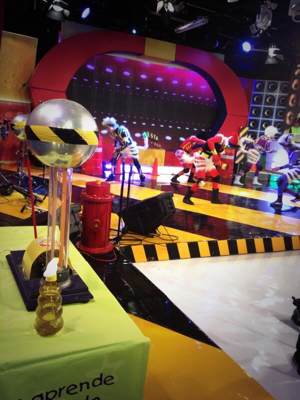 Hector_Dimastv's tweet photo. Viendo a los amigatos  en #EstaDePelos :) @rrrubengarza  @estadepelosmty http://t.co/lCNRZFCbUs