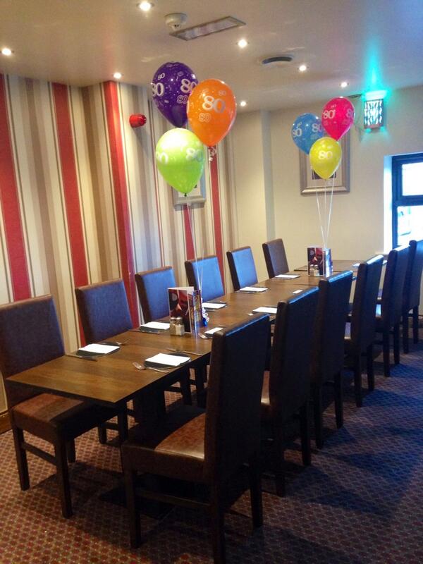 Birthdays at Moes Grill 🍤🍴🍧🎭🎈#partytime