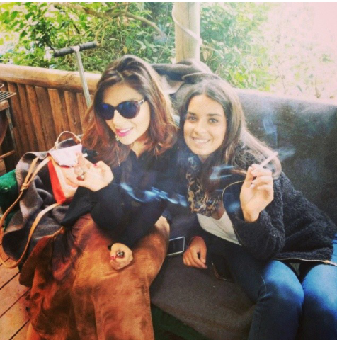 KathyCOsorno's tweet photo. Las mas bonitas <3 @contreras_kathy y @Macaotarola http://t.co/vdYEVNbnYN