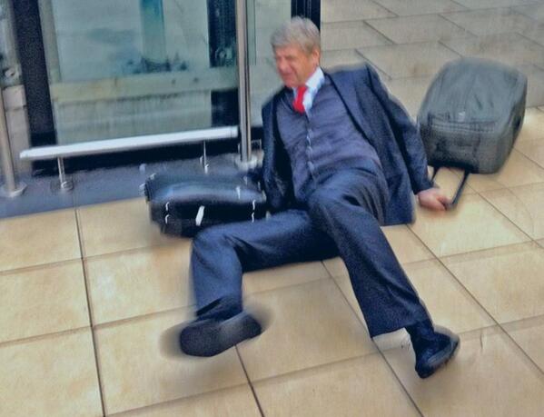 Bf OJgqIUAAz7PT Pictures of Arsene Wenger falling over with 2 suitcases hit the internet after Liverpool 5   Arsenal 1