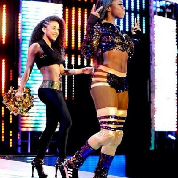 DynamicDactyl's tweet image. Hot mamas!😝😝 @JoseannOfferman