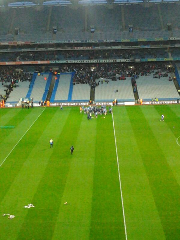Ballysaggart players applauding their supporters at the end of the game