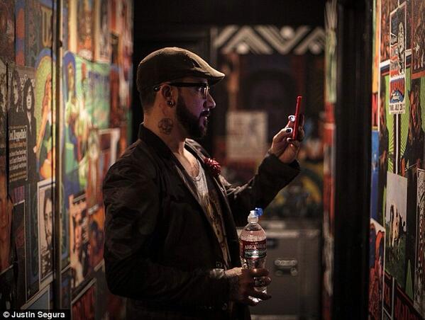 BSBpics's tweet photo. @skulleeroz ♥️ http://t.co/PaYh3Mf5jF