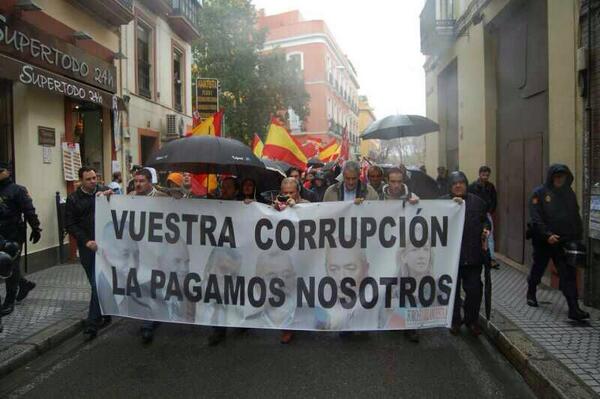 La manifestación contra corrupción q acabo n sede d <a href="/UGT_Andalucia/">UGT Andalucia</a> y no existió para @canalsurweb <a href="/hermanntertsch/">Hermann Tertsch</a>