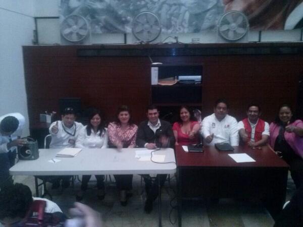 LupitaPazosPRI's tweet photo. #TrabajoyUnidad  formula del éxito! #AsambleaEstatalMT #Puebla @analiliaherrera @Marisa_PRI_MT @MT_Nacional @VbSilvia http://t.co/FLCJH2jW0m