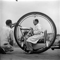 Letsgetwordy's tweet image. #monowheel #onewheeled #singletrack #vehicle #LetsGetWordy