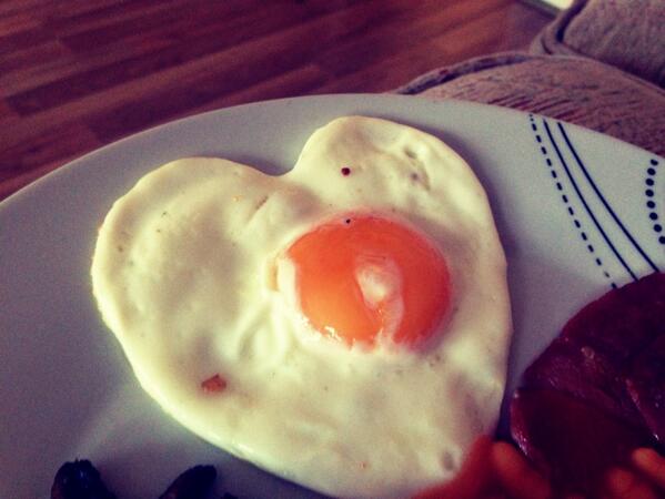 Ben_photo's tweet image. A moment from Couple egg time  #coupleapp #eggshape