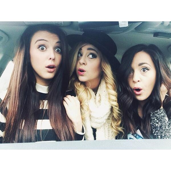 UpdatesML's tweet image. Megan and Liz with @kaykayblaisdell earlier today :)