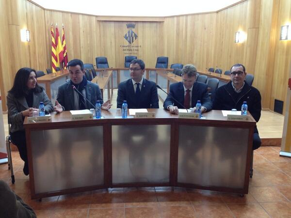 Al <a href="/CCBaixEbre/">Consell Comarcal del Baix Ebre</a> amb el president <a href="/lluis_soler/">Lluís Soler</a> i l'alcalde <a href="/ferran_bel/">Ferran Bel i Accensi</a> per fer el lliurament del premi Projecte Jove