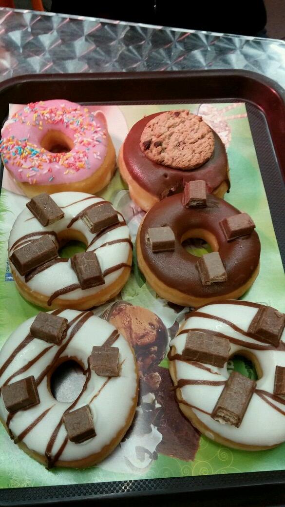 BeGarPerez's tweet photo. Meriendita guenaaaa!!! @tesquivel16 @15_AlejandroG @94carlosgs 👏👏💃 http://t.co/Udg4AhJJFc