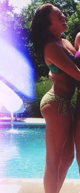 iLLSWGD's tweet image. Sam where'd u get that booty? 😛