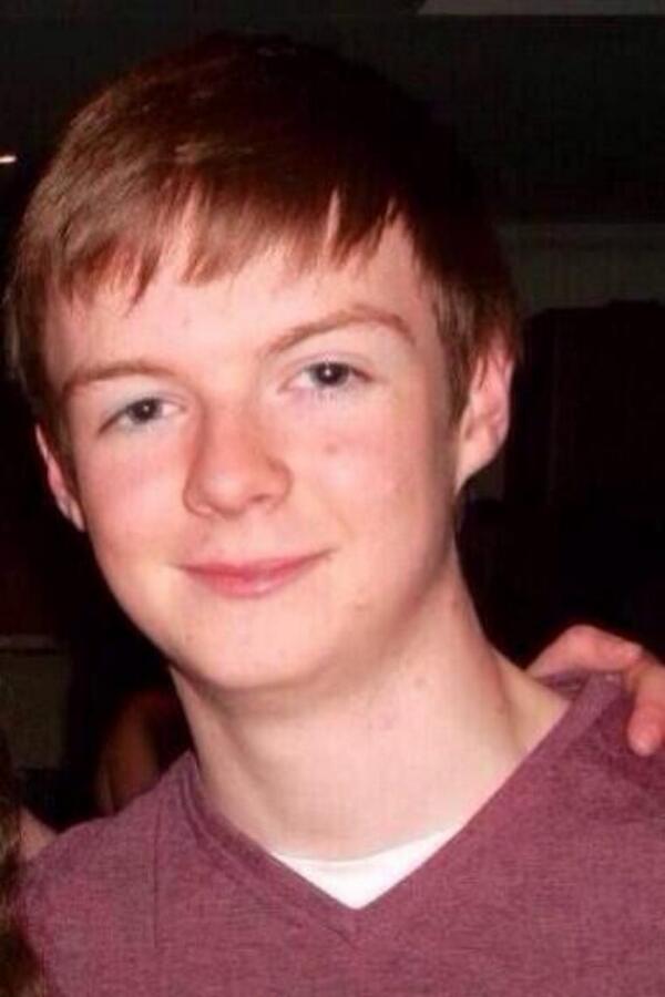 cheloneill's tweet photo. Can everyone please RT this!! Patrick Halpin, a young Irish lad has gone missing in London #HelpFindPatrick #London http://t.co/qqm8QnPaxR