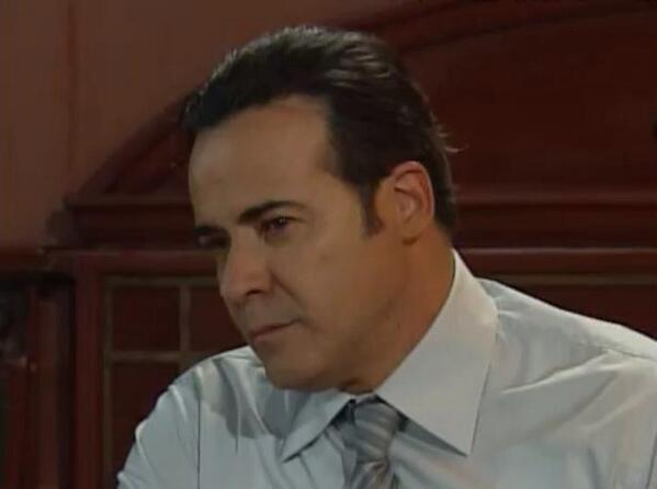 Geeerlyn's tweet image. "@0_0Stefany0_0: 1#Esteban recuerda su casi noche de amor con #Maria #LaMadrastra #Cap55 http://t.co/gmMdaUGQ3g" 