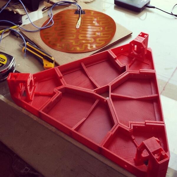 Best3dprint's tweet image. @robertcicetti | Laying the foundation for my #deltabot #3Dprinter. #reprap #3Dprinting ... ift.tt/1cZHf7r