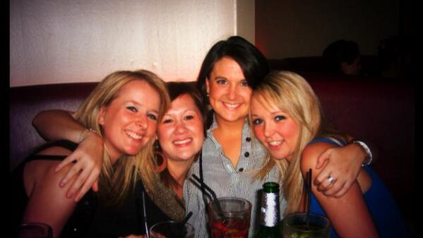 CiaraApples's tweet photo. #TBT  #girls @rubes83 @katie_scoggins @Beckyhall84 http://t.co/HqrjX45gVL