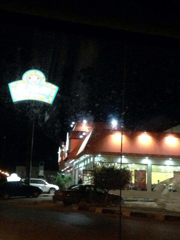 marom727's tweet photo. انا عند الطازج بسكاكا اتعشى مع فحولي وبعده للشقه http://t.co/wfhCNzOQJi