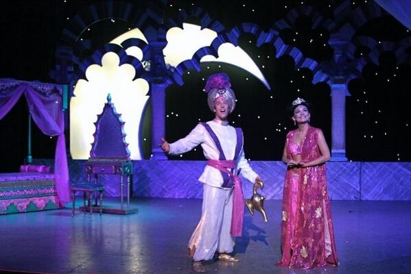 stagedoormx's tweet photo. Este Sábado inicamos nuestro Taller de Teatro Musical con el Montaje de ALADINO El Musical
Info Tel 4444 0757 http://t.co/oBLHXvsUyJ