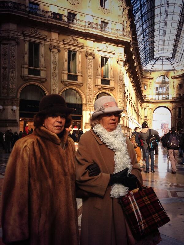 Willosity's tweet image. Loving the old stylish granny's in #Milano