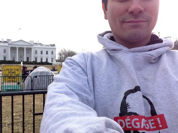 David_vanH's tweet image. Allez, premier #selfie. En arrière plan, l&apos;inspiration pacifique... (La tente bien sûr!)
@LesTondus @Sentinelles_fr