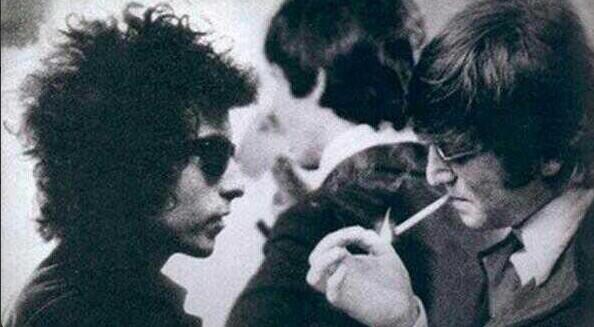 Bob Dylan y John Lennon.