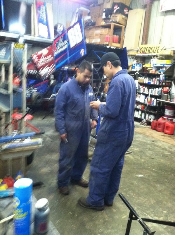 GDUB_32's tweet image. Happy Birthday @noser88 ! Fingers in the vice!