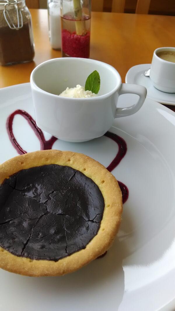 RestauranteBLAU's tweet photo. "tarta tibia de chocolate a las tres especias" http://t.co/sRhNbHxGg4